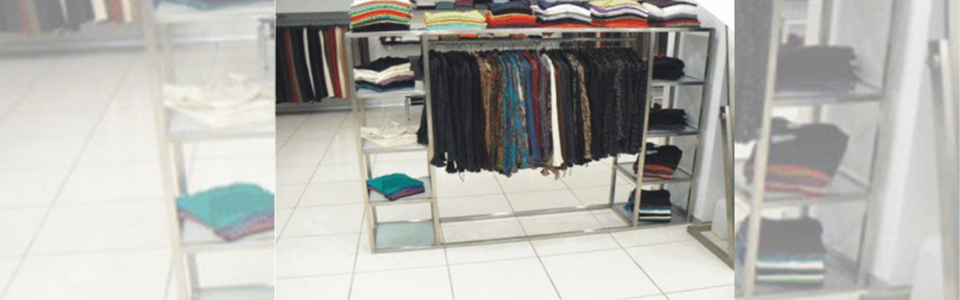 Mobile Hanging System with Shelves